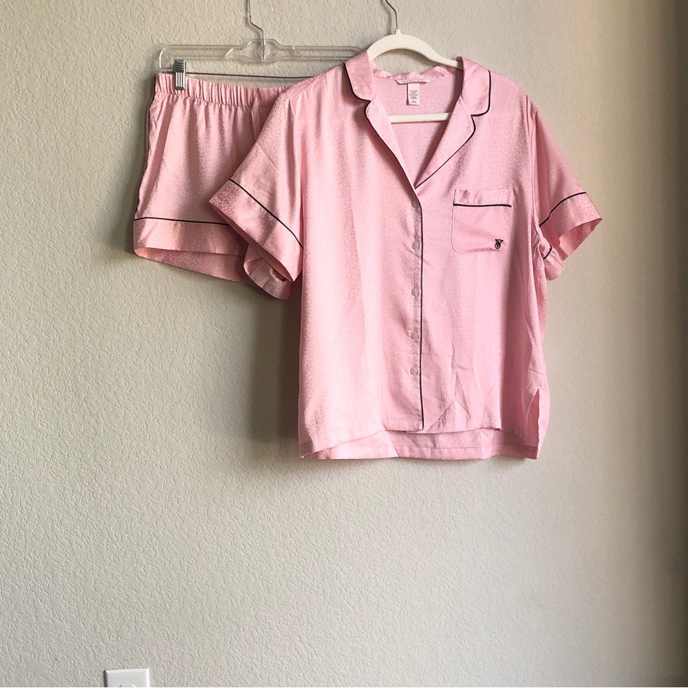 Victoria’s Secret Satin Pajama Set Shorts Short Sleeve Animal Print Pink